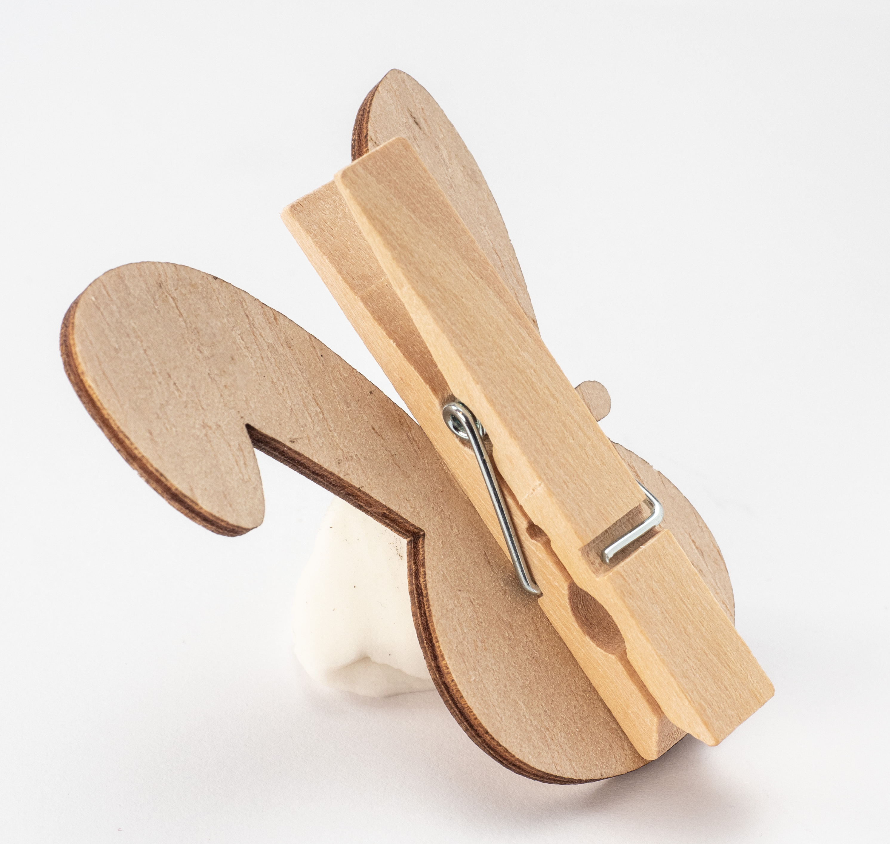 6 Holzklammern mit Hasenmotiv - Gratis